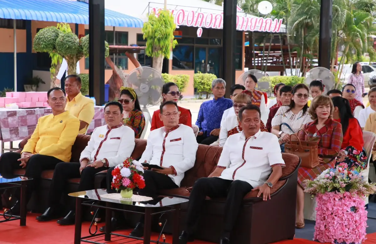 พิธีมอบโดมคลุมลานอเนกประสงค์